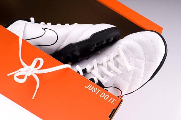 Vendía 240 pares de Nike que resultaron ser falsos - Justicia de Primera
